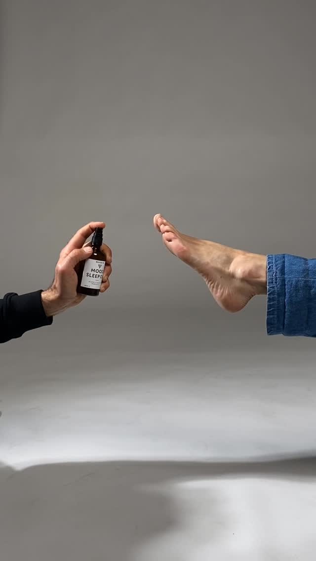 After MoodM founder’s Mascha sickness , it was hard to fell asleep , and her joints were acing, deep research learned that spraying magnesium on the bottom of the feet , helped to relax the body better and helped relax deep tissues. Sometimes we just need a little helper from nature🌱