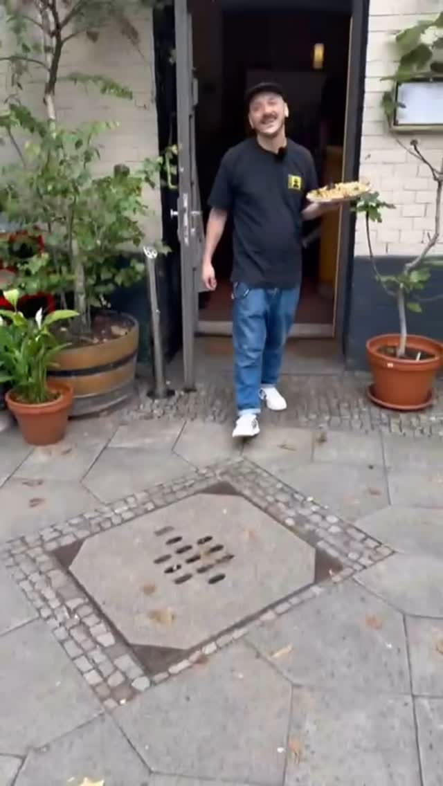 🐙🍕 New special 🍕🐙
Octopus, amalfi lemon, fennel, red onion, spicy mayo, crispy chili