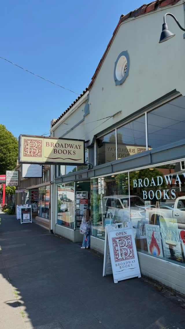 I really love bookstores, and visiting Portland and Seattle was such a treat. I got to see @broadwaybooks @powellsbooks @adason15th @phinneybooks @couthbuzzardbooks More next time!