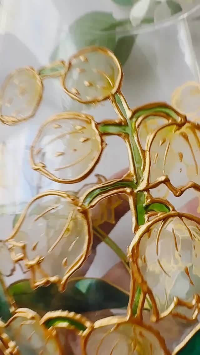 Known as the “return to happiness” flower, Lily of the Valley now blossoms in glass.
They say Lily of the Valley brings luck, love, and light. May it bring a touch of peace and beauty to your everyday moments.
#LilyOfTheValley #FloralGlassware #FloralDecor #gardenpartyvibes #sipinstyle