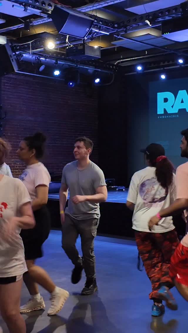 On est prêt pour Day 3 🔥🔥🔥
Hier c’était un warm up. Today we tap in ‼️
Let’s gooo
Tu n’as pas ton billet encore ? Tkt, we got you.
Tu peux tjs prendre ton billet à la porte.
À plus la famille 🫡
#uplift514 #ndombolo #mbokacamp #thinklater #afrodance #danseafro #dancefirst #montrealdance