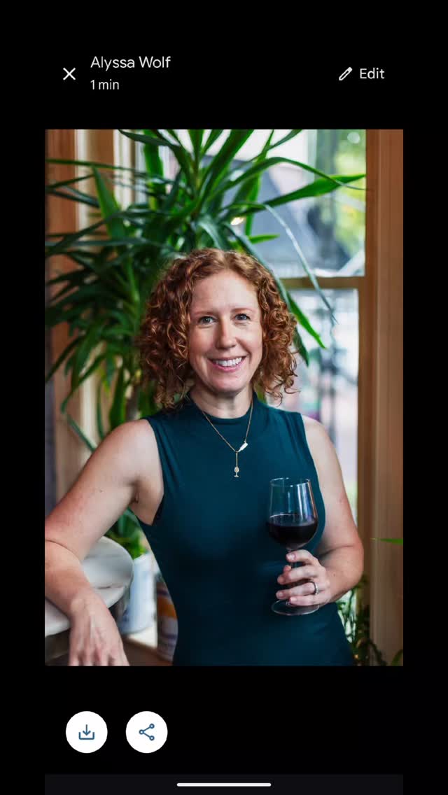 Amazing Portuguese wine dinner this past Wednesday at Isabella's in Frederick. Food and wine: fantastic. Service: impeccable. I even managed an "action" photo where I don't look awful. Must have been the pre dinner espresso martini 😉