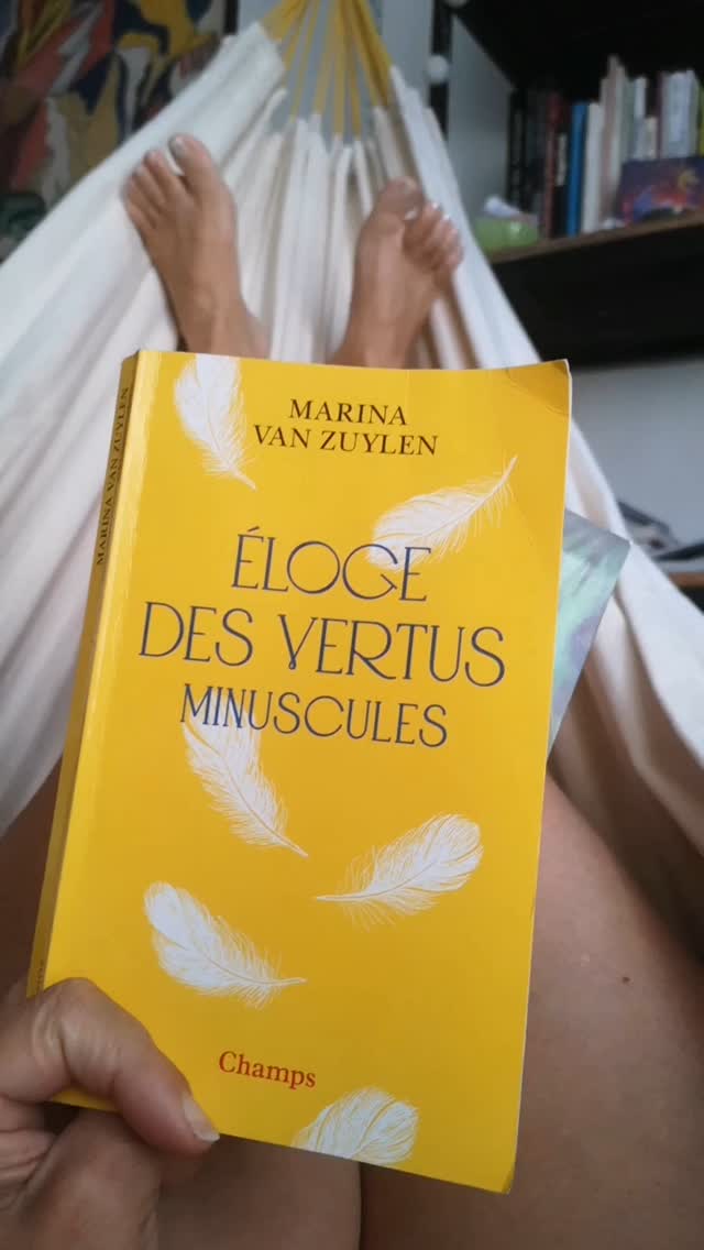 Art et artisanat : même combat !
A méditer les artistes! Richard Sennet, nous explique que dans la minutie, le goût du geste parfait, se loge autant de créativité que dans le "supposé" génie artistique. Pas de supérieur, qui définit en creux de l'inferieur...
Merci Marina Van Luyzen pour cette balade philosophique dans le juste assez, le suffisant, le moyen, l'assez bien! #lecturedansmonhamac #été2025 #summer #lecture #philosophie