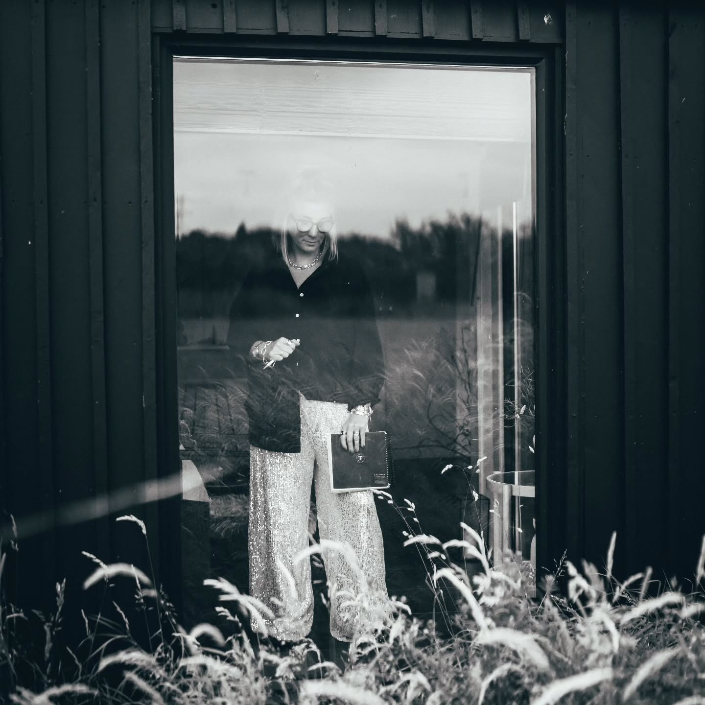 JUST A CREATIVE & WANDERING BUSY HEART, MIND & SOUL.