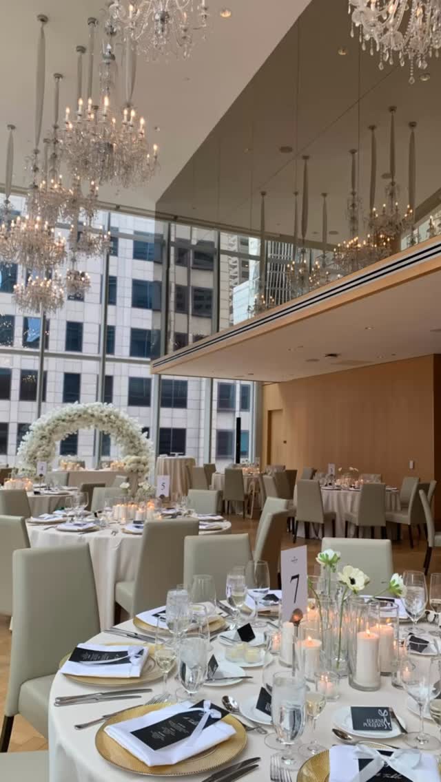 A dreamy floral arch and elegant decor for a wedding at Shangri-la hotel, featuring candles and modern gold accents . .
.
.
.
#Torontowedding #torontoflorist #eventdecor #WeddingFlorals #FloralArch #ModernWedding #EventDesign #luxurywedding #bridetobe #weddingidea #gtaflorist