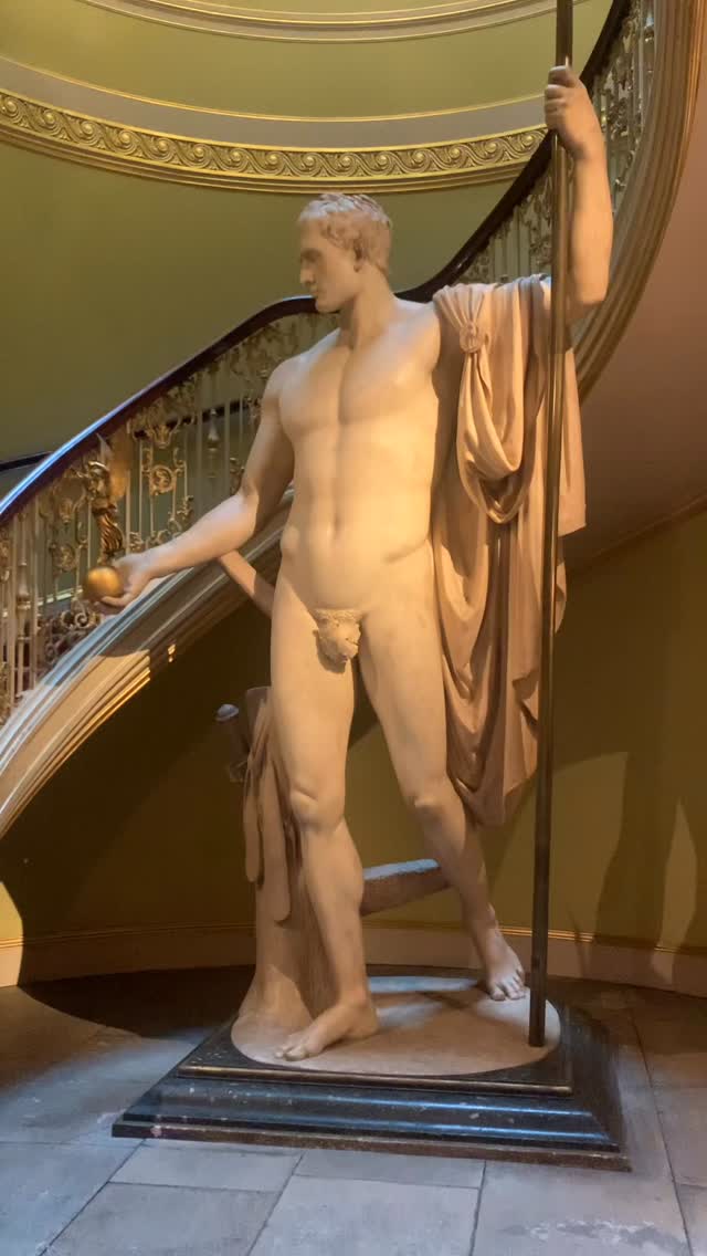 “Trop athlétique”, decía Napoleón, y pidió que estuviese tapada. El Napoleón de Cánova en Apsley House