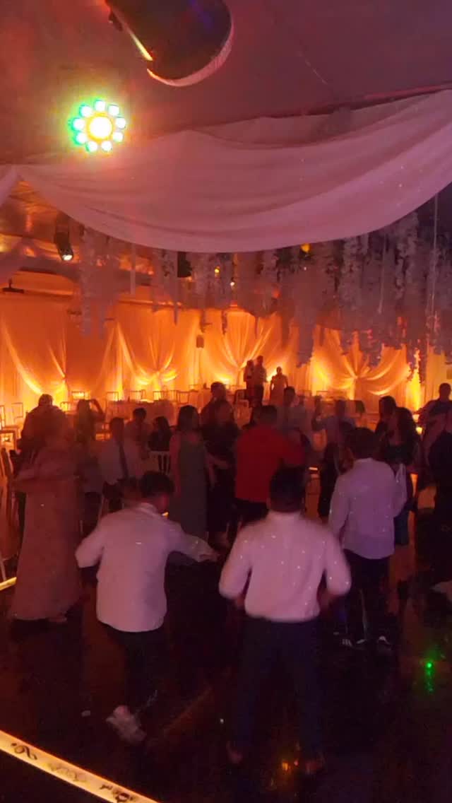 When your rave fam is the same people attending your wedding 😂💍🎶
🎧 DJ: @jeymusicofficial