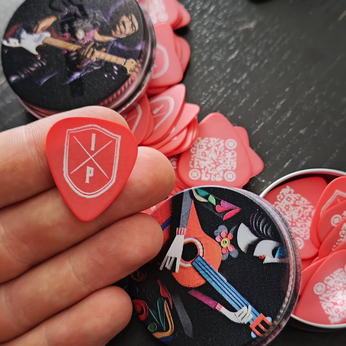 Brand new picks arrived from @thepickshouse for Tonefest 2026. I plan to have a different color of pick for each year's events. Last year was white, this year red delrin (0.7mm).
A little in advance? Sure, but atleast I have em ready. Also ordered 100 this time as the previous 80 went pretty damn quick!
#ipguitars #customplectrum #guitarsdaily