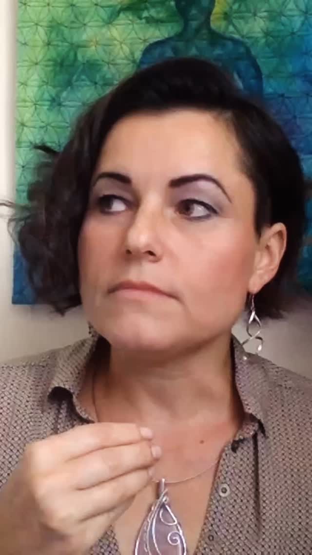 @breakingtheblocks is on a little summer hiatus, but already I have five terrific interviews in the bag ready for our Autumn season, season three! This is an excerpt from one of those interviews with @vendulkaoliven You know when you meet someone and your values and lessons in life are so strongly connected, this was one of those occasions. Vendulka had so many salient points, I could literally make about 25 reels!
This lesson I believe is a very important one, never put your self worth or value in someone else’s hands, you have to find it within yourself, because when it comes from within, no one can take it away you.
If you’d like to make a quilted jacket head on over to www.craftymonkies.com Vendulka is teaching a Zoom for us!
#peacefulmindpeacefullife #journeywithin #MentalHealth #MentalWell-Being #MentalHealthPodcast #breakingtheblockspodcast