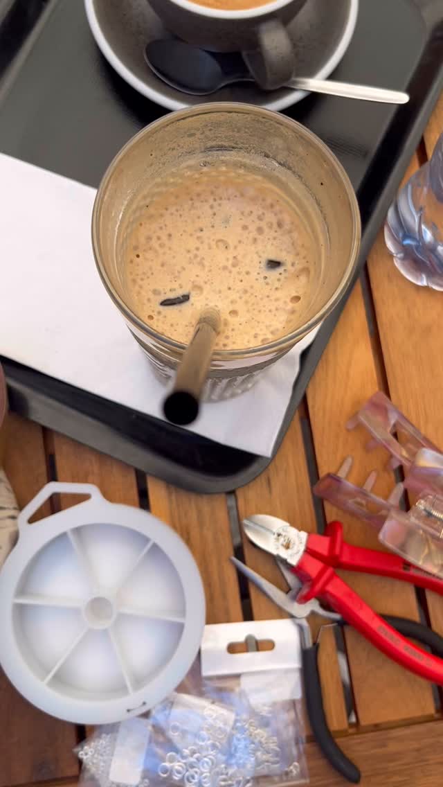 This is your sign ✨ Link in my bio 🫶🏻
#workshop #gemstone #love #diy #girlsweekend #bridetobride #polterabend #birthdayweekend #jewelry #necklace #coffeedate #vegan #baden #schweiz