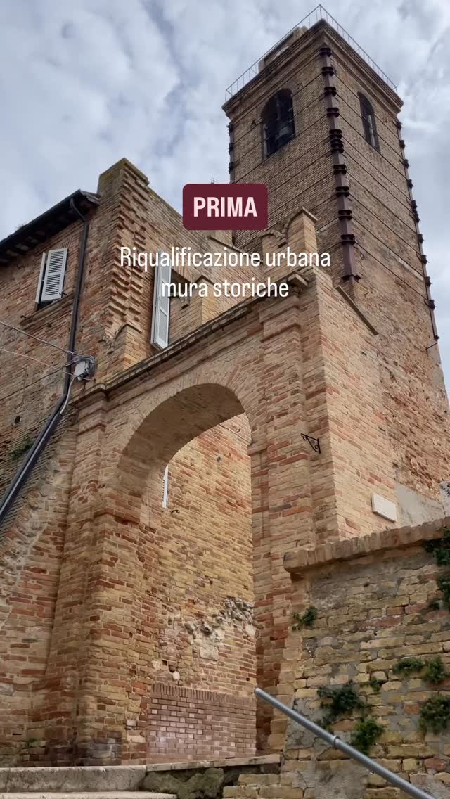 Un progetto di restauro e messa in sicurezza delle mura urbiche del centro storico di Spinetoli: un intervento silenzioso, ma essenziale, che restituisce memoria, stabilità e continuità a un sistema murario storico, fragile e vincolato.
Intervenire in contesti come questo richiede cura, competenza tecnica e rispetto profondo del paesaggio e della storia.
Ogni materiale scelto, ogni dettaglio eseguito racconta una volontà precisa: preservare l’identità del luogo, senza congelarla, ma rendendola di nuovo fruibile e viva.
📌 Se sei un ente pubblico, un comune, oppure un privato che possiede un bene vincolato, posso aiutarti a progettare in modo consapevole, sicuro e coerente.
📩 Scrivimi per un confronto.
#riqualificazioneurbana #restauroconservativo #muraurbiche #architetturaitaliana #beniarchitettonici #progettazioneconsapevole #centrostorico #architetturapubblica #progettorestauro #limenproject #spinetoli #progettazionepubblica #architetturadelpaesaggio #architetturaconcura #architetturaintegrata #architetturaresponsabile #ingegnerearchitetto