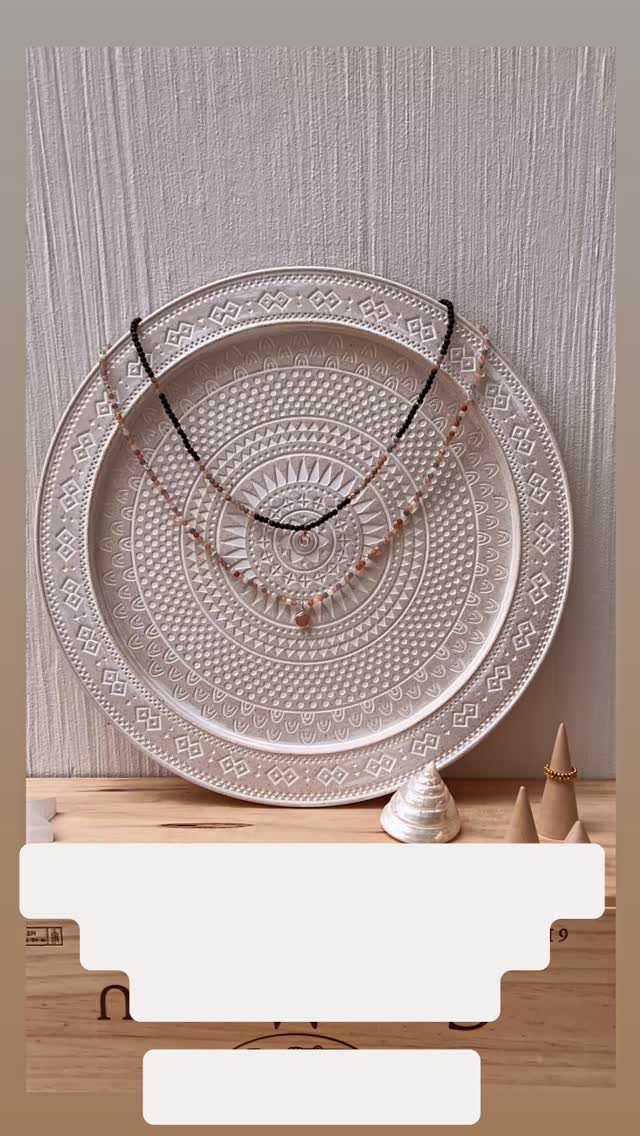 Mit viel Liebe zum Detail wähle ich jedes Edelstein-Schmuckstück aus – sorgfältig, achtsam und mit Blick fürs Besondere. In meinem Atelier bekommt jedes Stück seinen Platz – stilvoll präsentiert, damit Du Dich beim Stöbern rundum wohlfühlst.
✨ Am 6. September ist es soweit: Die Türen meines Vivescam Ateliers öffnen sich zum allerersten Mal!
Du bist herzlich eingeladen zur Eröffnung – mit Prosecco, Funkeln & Freude.
Bist Du dabei? 💫
📍Vivescam Atelier & Shop Eröffnung, Bubikon
📅 Samstag, 6.9.2025 | ab 10 Uhr
#ateliereröffnung #edelsteinschmuck #vivescam #shoplocalch #edelsteinliebe #vivescamatelier #schmuckdesign #bohostyle #swisssmallbusiness #openingevent #handmadeinswitzerland #wirsehenuns