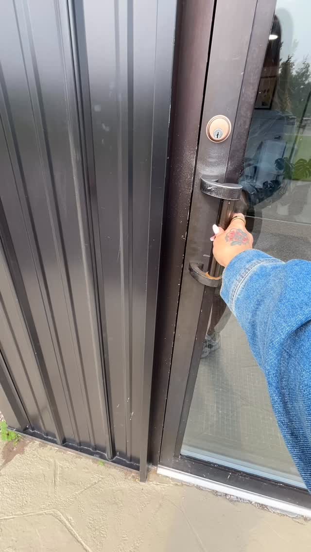 Open the salon with me this morning 💕🦋
#salonowner #creativespecialist #blondespecialists #handtiedextensions