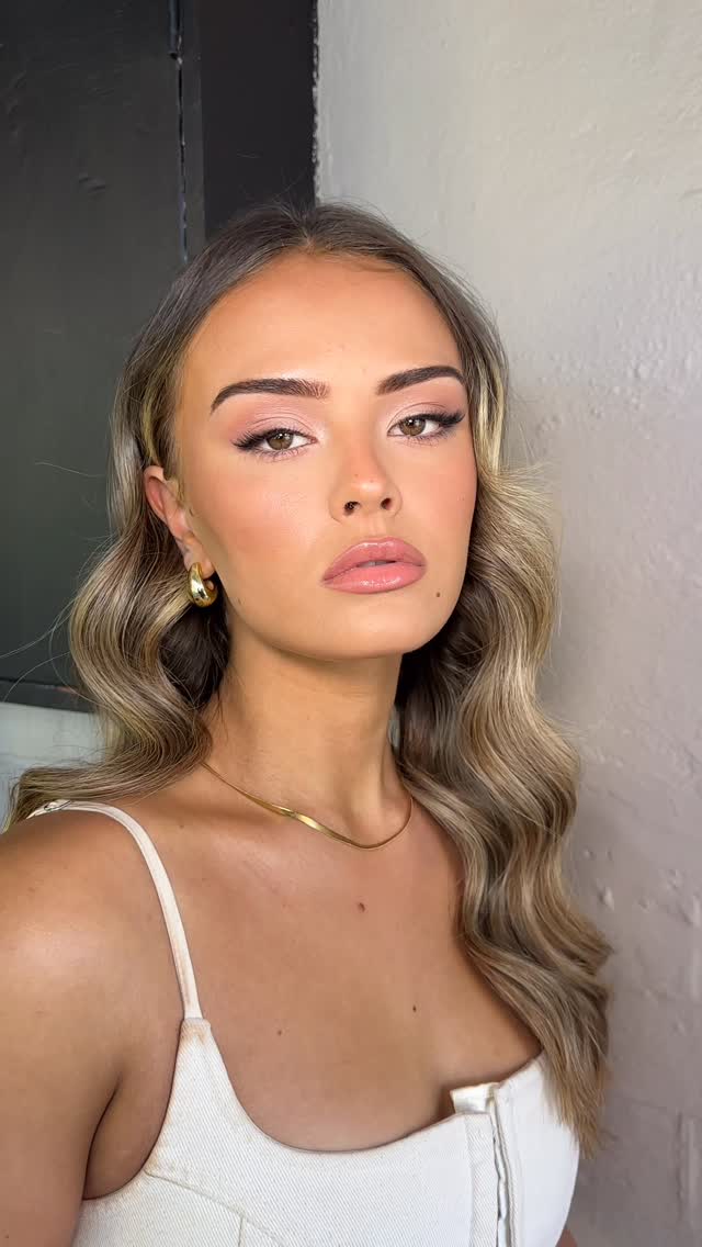 My signature bridal glam 🎀👰🏽♀️💗🕊️
#perthmakeupartist #perthmua #perthbridalmakeup #perthbridalmakeupartist #muaperth #perthweddingmakeupartist #perthweddingmakeup #makeupartistperth #naturalbridalmakeup #naturalmakeup #bridalmakeup #bridalmakeupinspo