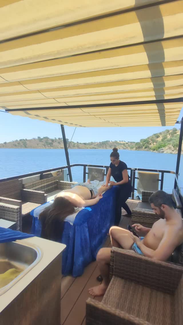 Obrigado ao casal. Espero que tenham saído desta experiência bem "soltinhos"☺️ #massagensnobarco #passeiosdebarconoalqueva #herdaderiotorto