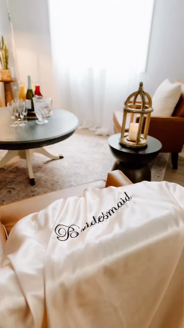 No on site bridal suite at your venue? Can’t get in early enough to be ready on time? Need more space to stretch out? Want freedom to choose? Photo opportunities lackluster? We get it. Schedule a tour to see The Suites at Spare Room Studios. Introductory rates are available for 2025 dates!
#bridalsuite #bridetribe #hairandmakeup #weddingday #gettingreadyforthewedding #matchingrobes #girlgang #onlocation #instagrammoment