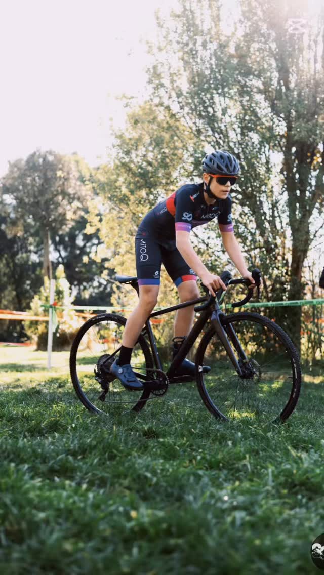 🎉 Junior Racing at Southern Cross Cyclocross! 🚴♀️
Our junior racers are the heart and soul of every round, bringing all the energy and fun. From our tiny Teeny Crossers just learning the ropes, to our budding Kids dreaming of B Grade—they all make our races extra special!
Whether they’re rocking their fancy helmets, sporting big smiles, or showing off serious race faces, these young champs are here to have a blast and give it their all. 💥
📸 thanks to @antonmcgeachen
🔗 in bio
Kudos to @scottybrowns for the hot chips all our podium placers get in our Junior cat each and every round!!
