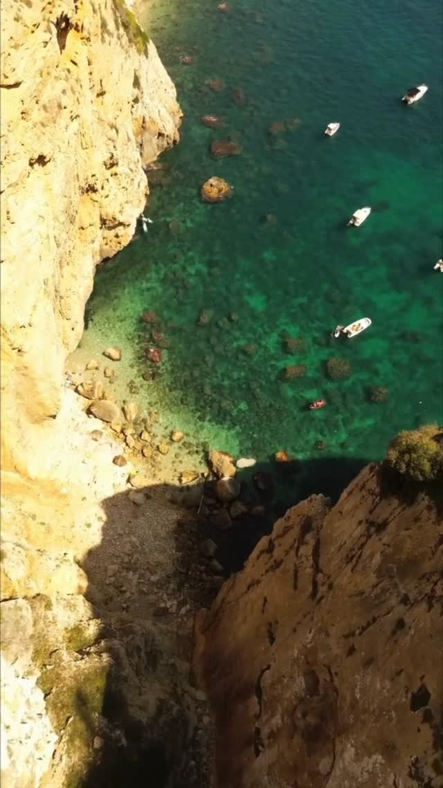 Et si c’était chez toi, la prochaine fois ?
Mon site t’attend en bio, prêt pour réaliser ton projet ? ✈️📷
#video #paysage #nature #mer #drone #falaise #projet
