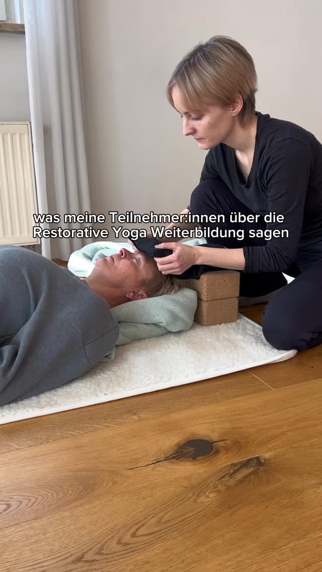 ..dass jemand seine Freunde und Famile dazu bringt Restorative Yoga üben fand ich am schönsten😭
Letztes Jahr habe ich in Ingolstadt die meine erste eigene Restorative Yoga Weiterbildung unterrichtet.
Dieses Jahr findet die Ausbildung nur in Berlin statt!
📣📣Bis morgen gibt es noch den early Bird Preis für meine Restorative Yoga Ausbildung in Berlin🐥
📅 14.11.2025 - 16.11.2025
📍Kreuzberg
💸 early bird: 440€
#Restorativeyoga#restorativeyogateacher#restorativeyogateachertraining
