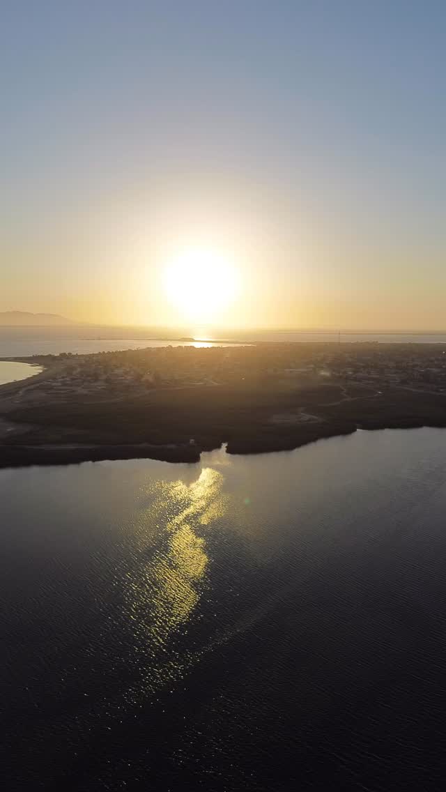 🌅 Así se despide el día en Puerto San Carlos 🐚
Entre tierra y mar, un rincón rodeado de magia.
La bahía, el pueblo, el silencio… y este sunset que no se explica, se siente.
📍Bahía Magdalena, BCS
#PuertoSanCarlos #BahíaMagdalena #SunsetVibes #AtardecerMagBay #BajaSur #MurillosBros #EcoturismoMexicano #RinconesDeMéxico