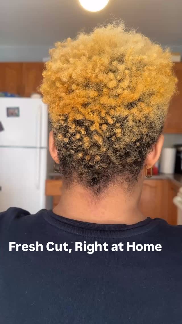 Get your tapered cut refreshed right at home.
.
#frizé_frizé #frize_frize #Hairproduct #Parabenfree #Crueltyfree #ottawaatjhomehair #ottawamobilehairstylist #Canadianmade #coilyhair #Curlyhair #Hairproducts #Naturalhairproblems #Nontoxic #Texturedhair