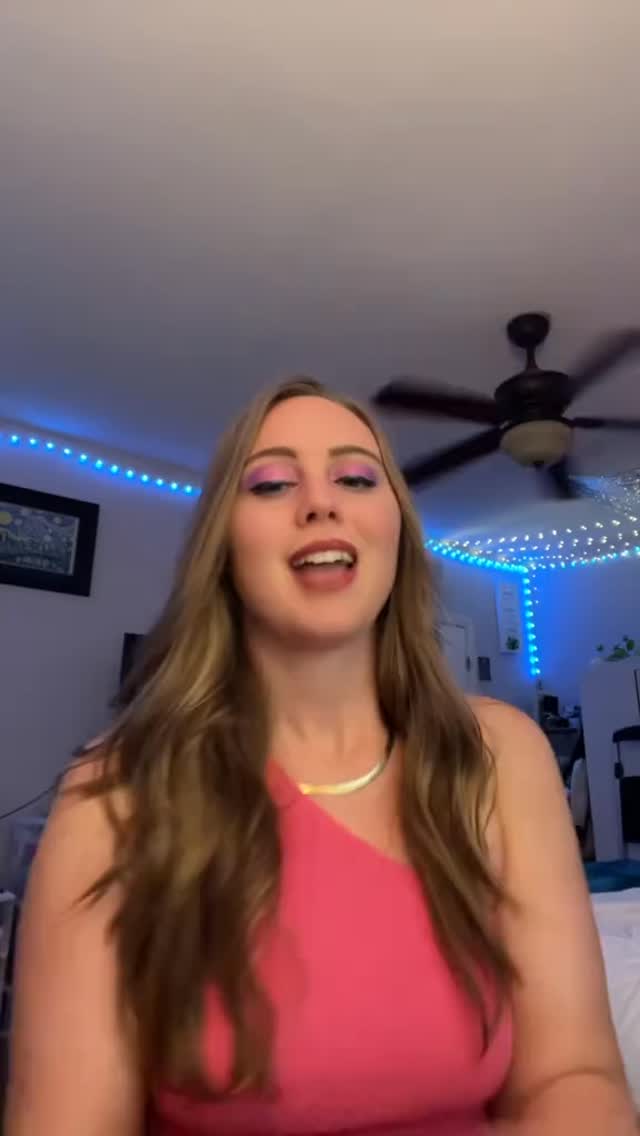 Day 14/30: “Prom Dress” - 30 Days of Demos
Btw my niece watched this with me and said she approved the post lol
#popmusic #popartist #nashvillepop #promdress #nashvillemusic #unreleasedmusic