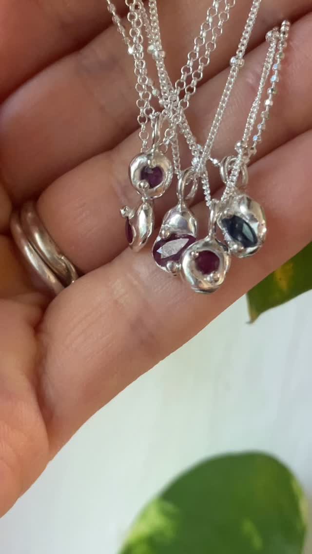 Some yummy little sapphire and ruby nuggets 😍 available in the studio or drop me a message!