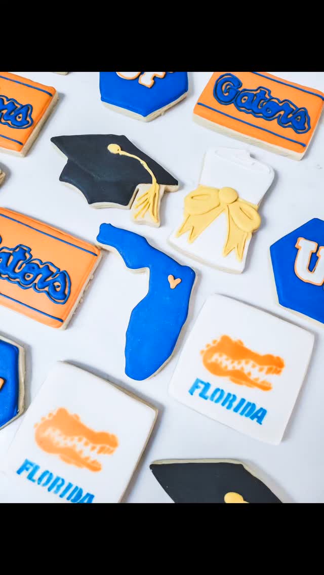 As the new school year is upon us looking back at some graduation cookies. How are you doing parents? I think you might need a cookie.
.
.
#cookies#cookielady#graduationcookies#uf #florida #gators #floridagators #royalicingcookies#cookiedecorating#cookiedecorator#safetyharbor#tarponsprings#dunedin#palmharbor#tampa #clearwater #localbaker#cookiesofinstagram