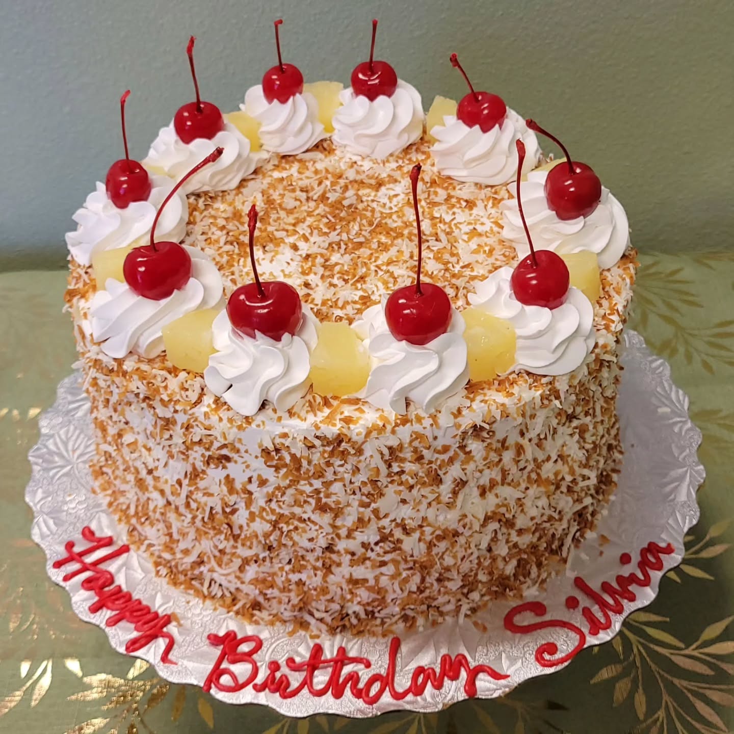 A Tasty Piña Colada Birthday Cake
#piñacoladacake