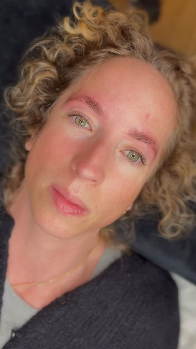 โจ This year, itโs all about natural, hyperโrealistic lashes! โจ
Iโve been encouraging my clients to go for a softer, more natural look โ not only is it healthier for your natural lashes, but it gives you that clean, classy girl aesthetic that never goes out of style.
๐ธ Think fresh, elegant, effortless beauty โ the kind of lashes that look like yours, but better. Theyโre perfect for everyday wear, yet still enhance your eyes beautifully.
๐ If youโve been thinking about switching up your style, this is your sign to tone down the heavy sets and embrace something more chic and sophisticated.
๐
Appointments are filling fast โ book now to get your dream lashes that look flawless without looking overdone!
#wetlook #bristol #bristollashes #russianvolume #classiclashes #naturallashes #wispylashextensions #hybridlashes #lashes #lashextensions #foryou #fyp