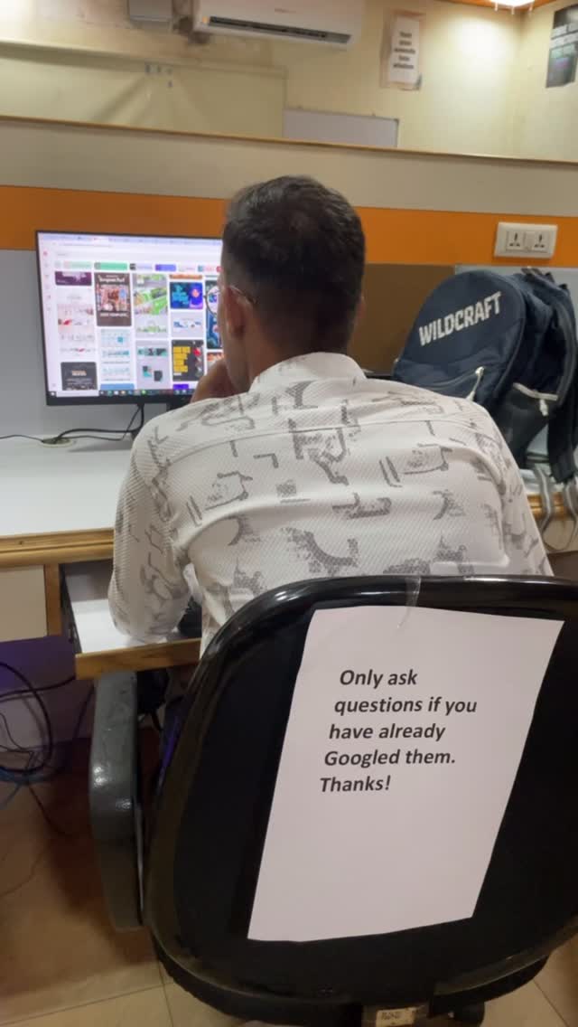 The inside feeling we all have while working โ๏ธ
.
.
.
#ebizneeds #corporatelife #banter #insidefeeling #funny #corporate