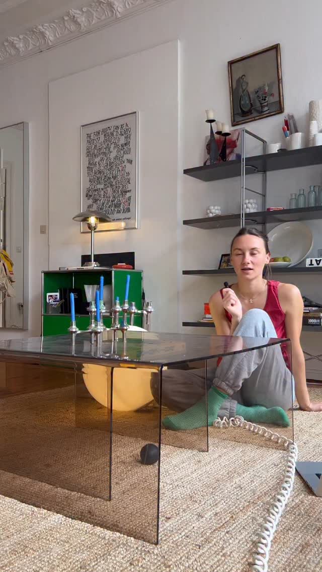 All the this work to not be 100% happy with the result…
Anyway, I should leave my phone to go sanding or painting again 🥲
#shoprenovation #berlininterior #vintagefurniture #vintagemöbel #vintagefurnitureforsale #interiordesign #berlinvintage #renovationproject #wallrenovation