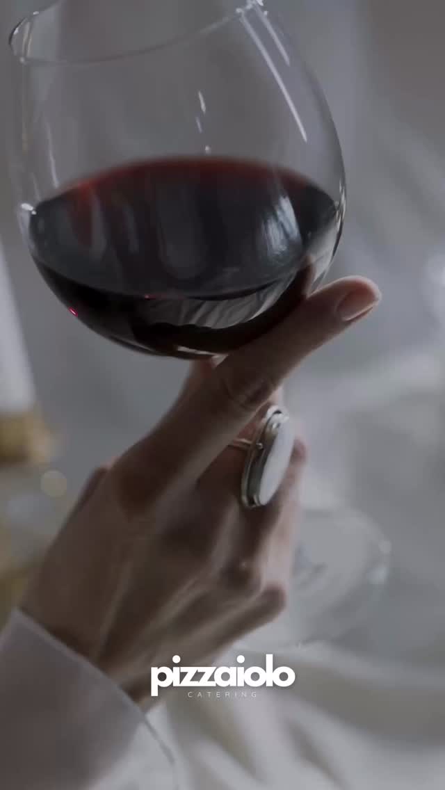 So feiert man Hochzeiten in 2025✨💍
Du bist auf der Suche nach etwas Besonderem für euren großen Tag?🥳
Erlebe authentischen italienischen Genuss auf deiner Hochzeit✨
Unser Catering bietet dir und deinen Gästen das Beste der italienischen Küche: neapolitanische Pizzen, köstliche Antipasti, Pasta und verführerische Desserts, alles frisch und vor Ort zubereitet.
Ideal für Hochzeitspaare, die nach etwas Besonderem suchen und kein gewöhnliches Catering möchten.
Bist du interessiert? Wir beraten dich gerne persönlich und finden das perfekte Menü für deinen großen Tag. Lass uns gemeinsam deine Hochzeit zu einem unvergesslichen Erlebnis machen! 🍕✨
👉🏽 FÜR MEHR INFORMATIONEN UND ANFRAGEN:
🛜 www.pizzaiolo-catering.de
✉️ pizzaiolocatering.schwandorf@gmail.com
📞 015679262184
#pizzanapoletana #pizzalover #wedding #weddinginspiration #hochzeit #hochzeit2025 #hochzeit2026 #pizza #pizzalovers #pizzaparty #hochzeitsfotos #hochzeitsplanung #pizzaparty #catering #cateringservice #hochzeitscatering