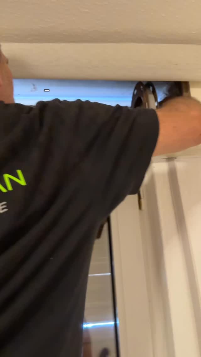 POV: Rollladen streikt – wir streiken nicht.#keepitclean #hausmeisterservice #immobilien #reinigung #handwerk