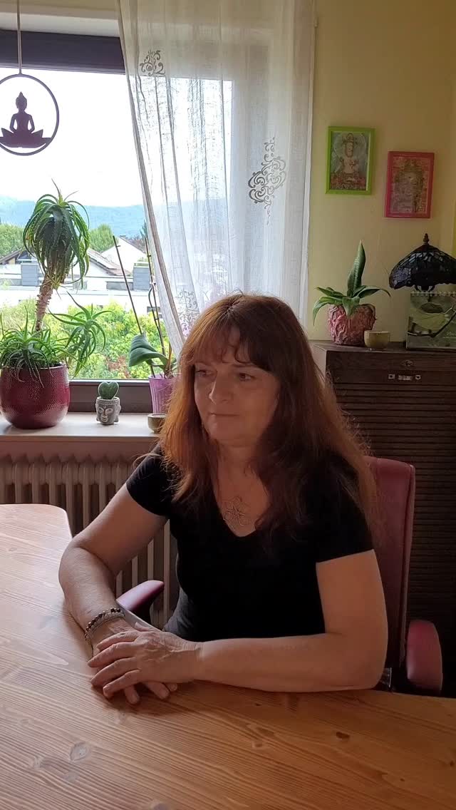 Kurzes Update:
❌️ No-Go: Haferflocken oder 3-Kornflocken mit Hafermilch oder laktosefreier Milch und mit z. B. Heidelbeeren ➡️ Blutzucker schießt hoch und fällt schnell wieder ab.
✅️ Yes-Go: Skyr mit Knuspermüsli (selbstgemacht) und mit z. B. Heidelbeeren – deutlich stabiler! Auch mein Kaffee mit lactosefreier Milch ist stabil. Hier habe ich mit einem anderen Ergebnis gerechnet.😁
Es ist echt interessant den Blutzucker im Verlauf zu sehen. Jede Reaktion ist individuell und daher spannend und auch bei jedem anders. 📈
➡️ Weitere Updates folgen!
Herzlichst, Eure Rita 💜
#blutzucker #ernährungstest #blutzuckerkontrolle #gesundessen