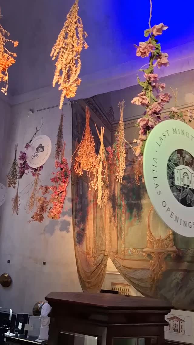 Proseguono i lavori di allestimento del Centro Visitatori delle Ville Palladiane a Vicenza. Un giardino appeso nel cuore della città ci porta idealmente ai luoghi di incontro tra architettura e natura che circondano la cittá del Palladio per tutta la regione.
Work continues on the Palladian Villas Visitor Center in Vicenza. A suspended garden in the heart of the city transports us to the meeting points between architecture and nature that surround Palladio's city and the entire region.
#palladianroutes #palladianstyle #palladian #palladianvillas #villepalladiane #palladianarchitecture #Vicenza #vicenzacentrostorico #Palladio #andreapalladio #palladianische #architetturapalladiana