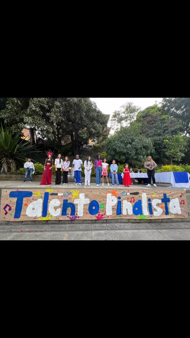 ⸻
🎉🌟 ¡Hoy vivimos la gran final de Talento Pinalista 2025! 🌟🎉
Nuestro escenario se llenó de magia, creatividad y pasión. 💃🎤🎨
Fue una jornada llena de derroche de talento, donde cada presentación nos emocionó y nos hizo sentir orgullosos de nuestros estudiantes.
🙌 El público vibró, cantó, aplaudió y disfrutó al máximo de cada actuación.
Gracias a todos los artistas por demostrar que en el Pinal ¡el talento se lleva en el alma! 💫
👏 ¡Felicitaciones a cada participante por su entrega, dedicación y brillo!
#TalentoPinalista2025 #FinalDeTalento #OrgulloPinalista #IEPinal #ArteYPasión #VivaElTalento 🎭🎶🌈