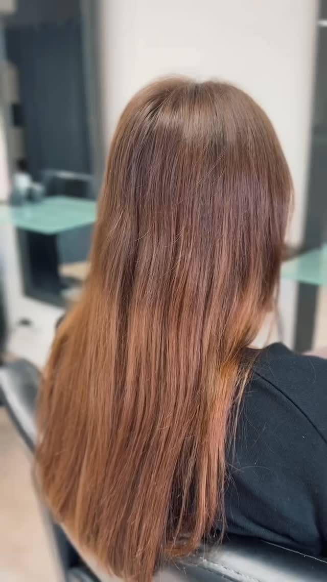 Blended to perfectionโsoft, seamless, and stunning. ๐
#BalayageMagic #NaturalHairColor #HairBlending #GlowUp #SubtleShade #HairRefresh #EffortlessBeauty #SalonGlow #ColorPerfection
#BoldHair #HairTransformation #ColorCrush #SalonStyle #HairMakeover #VibrantVibes #HairEnvy #GetTheLook #HairByProfessionals