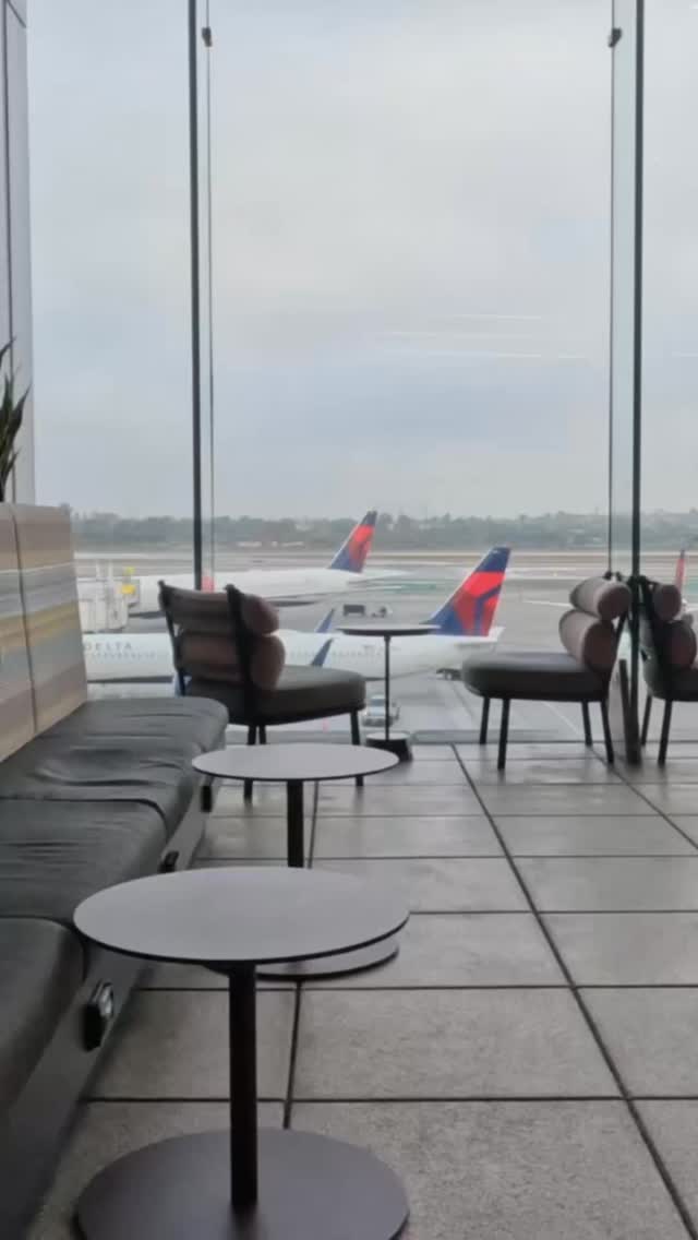 Your energy is your most valuable sales tool.
Just wrapped my SoCal trip from the Delta Lounge in Terminal 3 at LAX.
It’s more than comfy chairs and free snacks—this is a reset station.
A place to recharge before the next push.
High-energy hours → high-value tasks.
Low-energy hours → recovery or admin work.
#sales #medtech #vettech #vetmed #lax