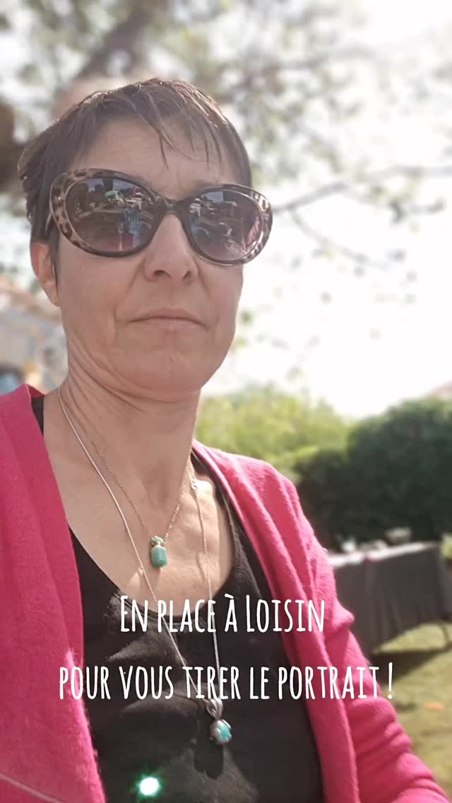 En place au festival des arts du bien-être à Loisin !
Ce samedi je vous dessinerai votre portrait intuitif.... Entourée de soi s énergétiques, de séances de yoga ou de bains sonores... Et bien plus encore ! On vous attend nombreux aujourd'hui et demain 😊