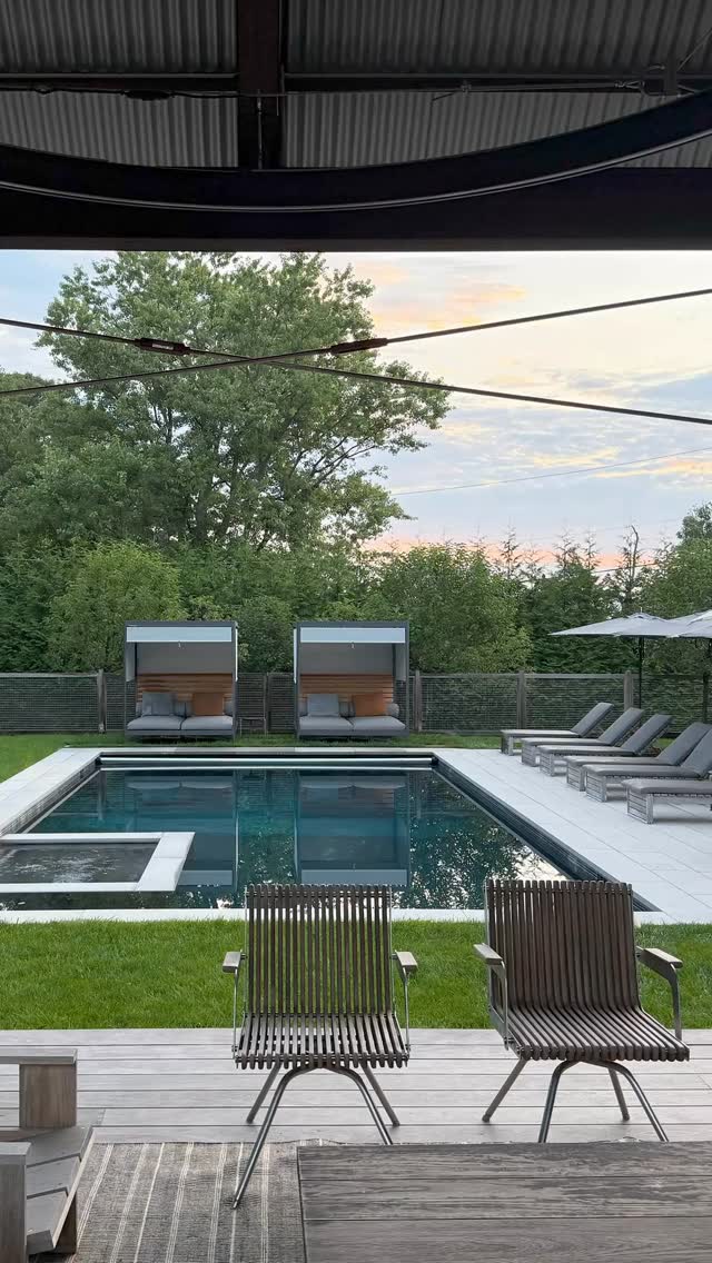Where structure meets stillness and every view is composed
.
.
#coastalliving #greatclients #luxurylifestyle #finehomebuilding #archdaily #archilovers #familyhome @ospreybarns @glosterfurniture #poolhouse #stoneterrace #industrialvibe
.
.
@andrewbartolotta_aia
@jesseparrislamb @
@janiceparkerjpla
@marras.curtis_lighting_design