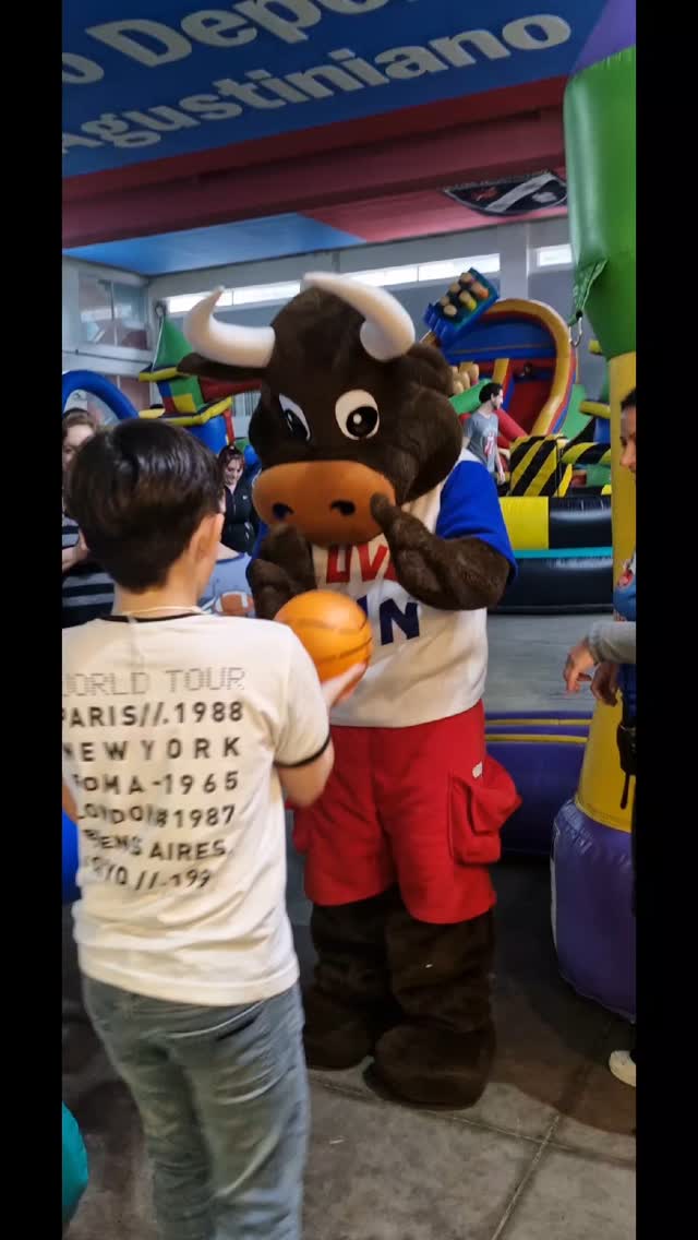 ✨ Así se vivieron las vacaciones de invierno en Delivery Fun Zone ✨
En el Deportivo Agustiniano, San Martín, la magia fue real 💥
🎈 Thorus, Messi y Hello Kitty hicieron de las suyas…
🎉 Risas, juegos, travesuras y miles de recuerdos inolvidables
¡Gracias a todas las familias que lo hicieron posible! 💛
Nos llenaron el corazón de alegría 🫶
#DeliveryFunZone #VacacionesDeInvierno #SanMartín #Thorus #Messi #HelloKitty #DiversiónEnFamilia #ParqueInflable #RecuerdosMágicos #DeportivoAgustiniano