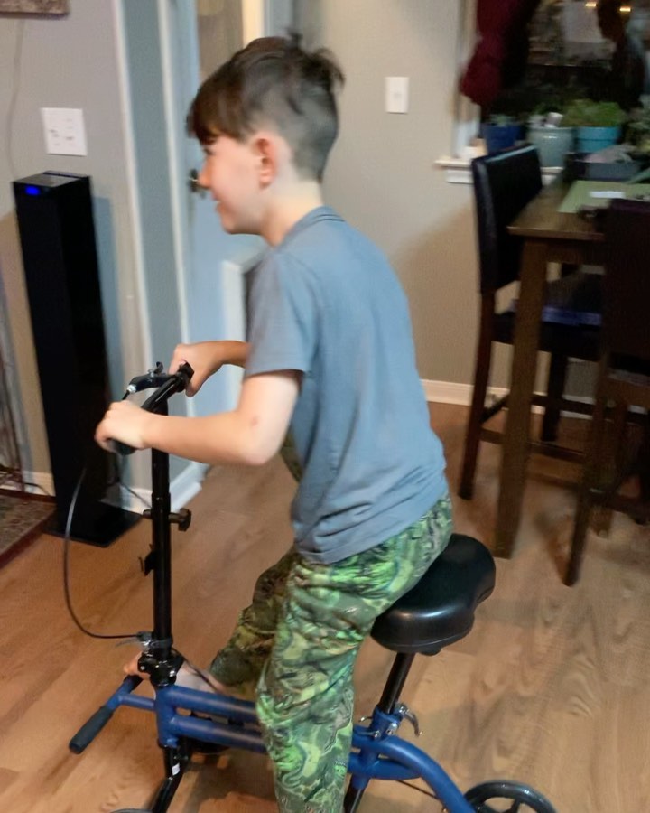 Front seated knee scooter to the rescue..
#kneescooter #kneescooterlife #austinkneescooter #austin #atx #kneeinjury #straightleg