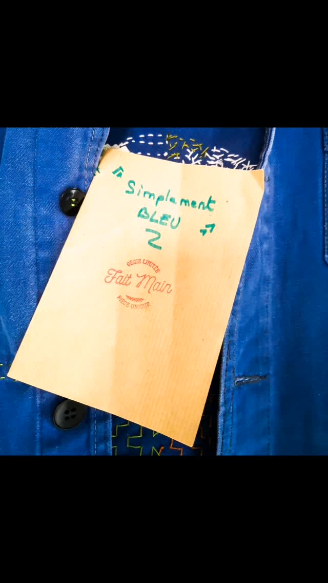 Simplement bleu....
Authentique bleu (années 50), chiné par @le.zouave puis retapé et embelli intégralement à la main par bibi.
Il se trouve rue de la méditerranée au pop up @recycl___art
#sashiko #revisité #creationstextiles #répareraulieudejeter #repairdontreplace #bleudetravail #vintage
#frenchworkwear #oneofakind #pieceunique
#Jaimelebleu
#jaimeaussilevert
#vintageclothing
