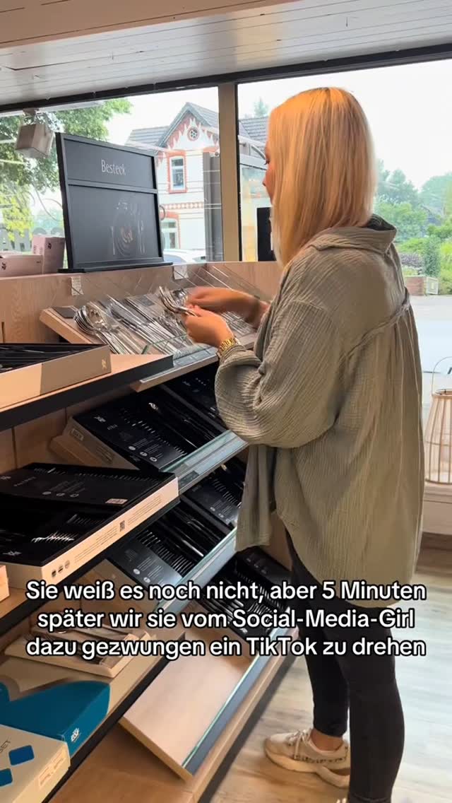 Noch ist sie ganz entspannt 😁
#kleinelädenandiemacht #regionalshoppen #fun #spaßbeiderarbeit #horstschäfer_gnarrenburg