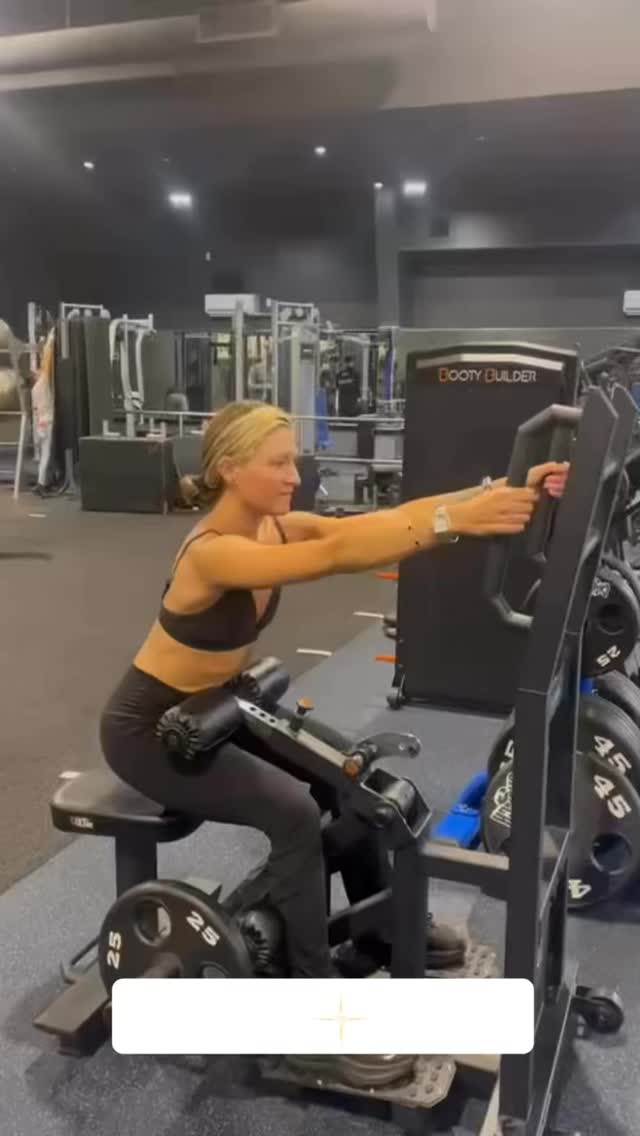 #fitnessmodel #excercise #corestrength #strongwomen #fitness #healthandwellness #sexyworkout