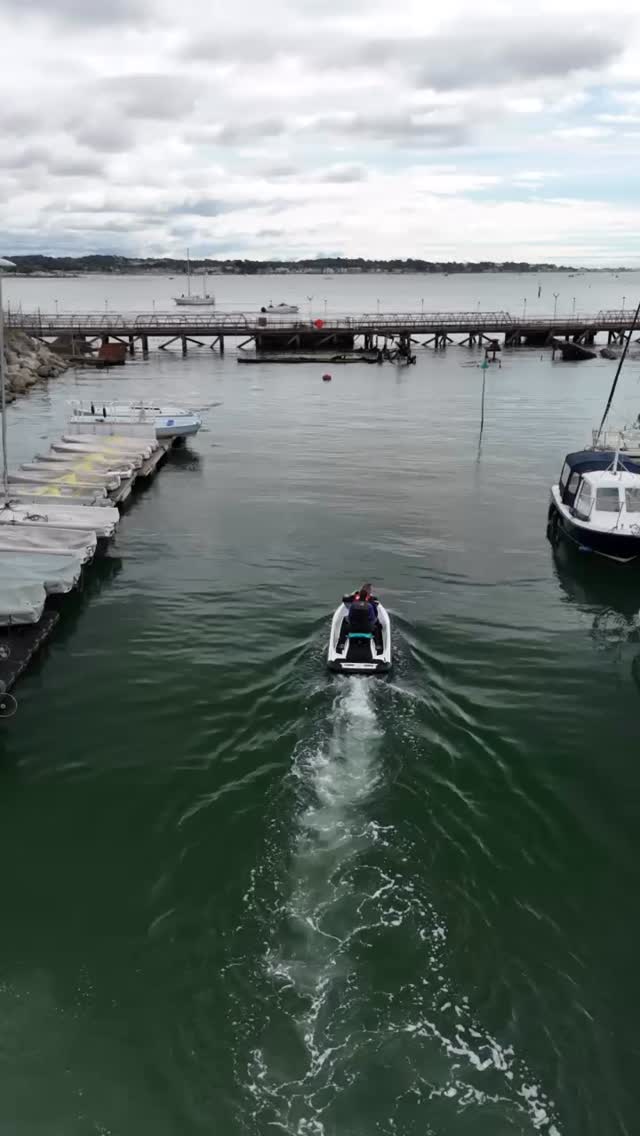 Thereâs no better way to shake off the workday than hitting the water on your own jetski.
Jet out straight from Poole Harbour and shake off that work week stress with open water therapy đ
#JetskiLife #AfterWorkAdventure #NewWaveClub
