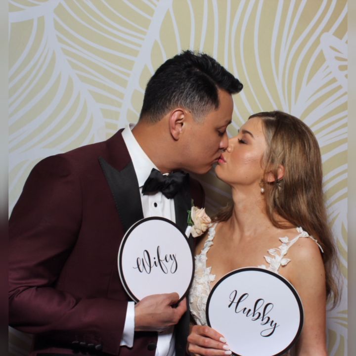 Isabelle & Zac
We were given the opportunity to celebrate this beautiful couple's wedding at @sergeantsmess
Check out the gorgeous set up and get a sneak peak 😉😍🤫