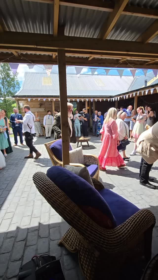 When all the elder emos, especially @declanwestphotography are appreciating jimmy eat world
๐ @hafodfarm
#jimmyeatworld #themiddle #emowedding #alternativerock #altrock #ukweddings #acousticduo #alternativewedding #altwedding #weddingmusic #fyp #2026bride #2027bride #weddingsinger