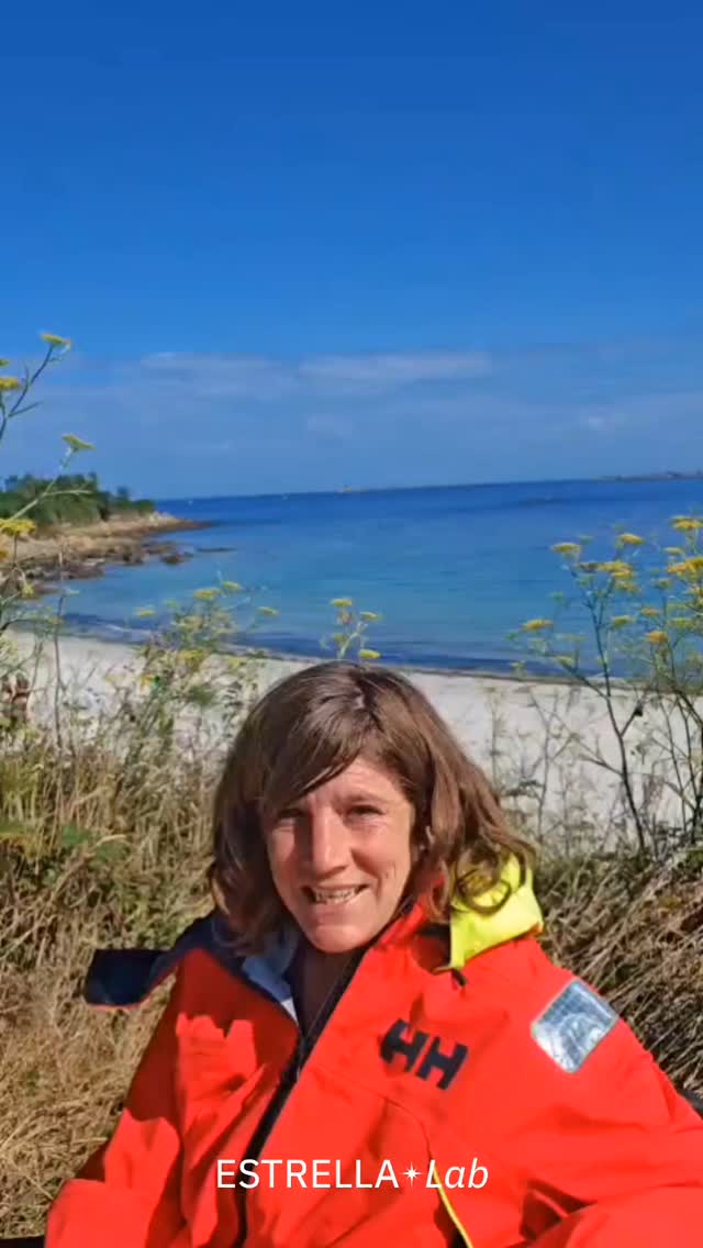 💔 Une vidéo pour vous raconter ce qu’il s’est passé à bord d’Estrella, et pourquoi nous devons aujourd’hui annoncer l’annulation de notre saison d’été 2025.
Un coup dur pour l’équipage, pour les voyageur.ses, pour toute l’aventure Estrella.
Mais aussi une vague immense de soutien, d’amitiés, de rencontres, de coups de pouce et de solidarité. Et ça, ça répare déjà beaucoup 💙
🙏 Merci infiniment à nos partenaires, aux équipes de @portdelaberwrach et @portdebrest_bretagne , pour leur accueil et leur aide précieuse.
✨ Merci aussi à @laetitia_sanquer pour sa visite lumineuse et engagée,
à @luciebelbeoch (cousine surprise ! 💫) pour nous avoir ouvert sa maison à bras ouverts,
et à @intothebluefreediving.fr , le club de Franck, pour les images sous-marines de la quille, offertes avec générosité 🌊
On espère pouvoir revenir vite sur l’eau. En attendant, on garde le cap ensemble.
Merci pour vos messages, votre soutien, vos partages. Ils comptent énormément ❤️🩹